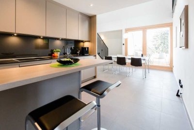 Vollmöblierte MITARBEITER-WOHNUNG oder MITARBEITER-WG in U-Bahn-Nähe mit zwei vollwertigen Bädern