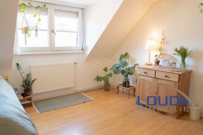 Charmante 2-Zimmer-Dachgeschosswohnung mit Loggia.