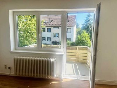 Renovierte, helle 2-Zi. Wohnung! Balkon! Keller! Stellplatz!