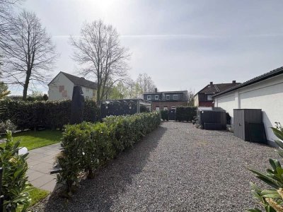 Teil-Neubau in 2017, gepflegtes Areal bestehend 7 jungen "Reihenhäusern" und einem MFH mit Praxis