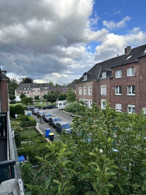 Helle 2-Zimmer-Wohnung mit großzügigem Wohn-/Essbereich in ruhiger Lage am Hammerschmidtplatz