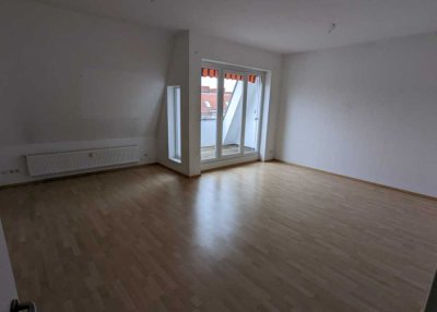 langfristige Untermiete - Schöne 2 Zimmer DG Wohnung mit Balkon und viel Licht