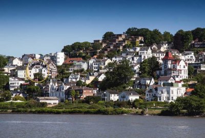 Exklusiv sanierte Gartenwohnung im Blankeneser Treppenviertel – Loft-Details, Terrasse & Elbmoment