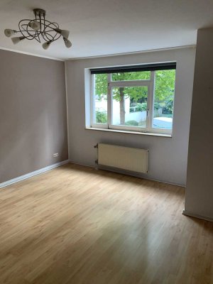 Helle 2-Zimmer-Wohnung mit Balkon in der Neusser Innenstadt - zentral, aber ruhig