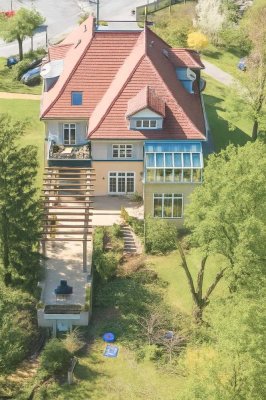 EINZIGARTIGE 3 ZI. MAISONETTE-WOHNUNG IN STILVOLLEN GRÜNDERZEITVILLA MIT ERSTKLASSIGER WOHNFLÄCHE