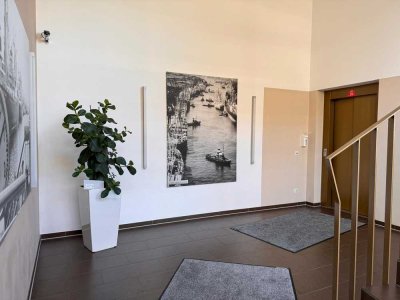 Geräumige 2-Zi-Penthouse-Wohnung mit separater Küche, direkt an der Weser