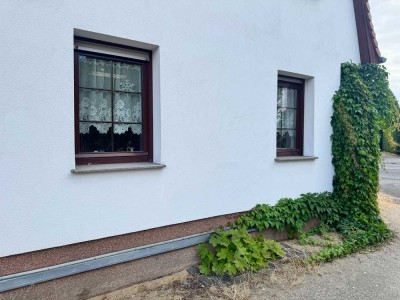 „idyllisches Einfamilienhaus mit großzügigem Garten“