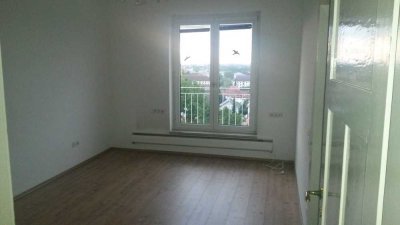 Schöne 3-Zimmer-Wohnung mit Panorama, Balkon und EBK