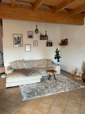 Außergewöhnlich schöne Dachgeschosswohnung mit Sichtdachtstuhl