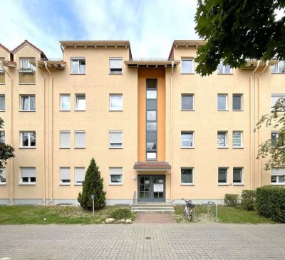 Helle und gepflegte Wohneinheit mit Balkon und Tiefgaragenstellplatz in ruhiger und grüner Lage