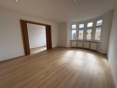 Einzigartige 8-Raum-Wohnung mit Einbauküche und Liftzugang - Großzügiges Wohnkonzept in Zwickau