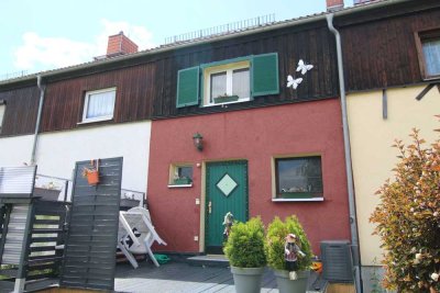 Tolles Reihenmittelhaus mit Terrasse und Carport in zentraler Lage