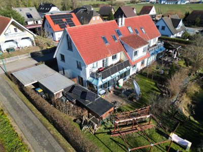 Charmante Doppelhaushälfte mit zwei Wohneinheiten in idyllischer Lage