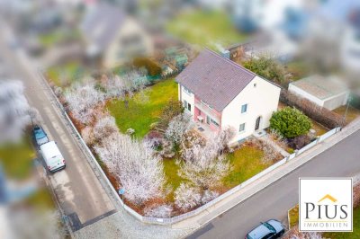 Ihr neues Zuhause? Renovierungsbedürftiges Einfamilienhaus auf großem Grundstück in TOP-Lage
