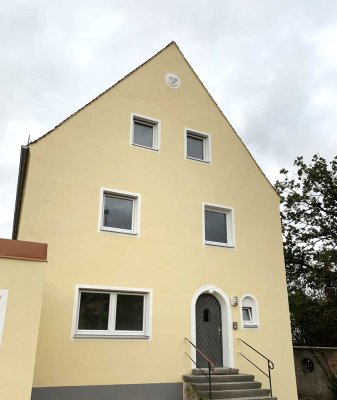 Stilvolle, kernsanierte 3 ZKB mit Balkon