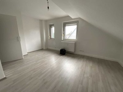 2-Zimmer-Dachgeschoss-Wohnung mit Tageslichtbad!