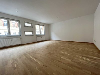 Modernes Wohnen - 2-Raum-Wohnung mit Parkett und Terrasse