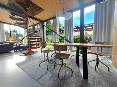 Meerbusch-Bovert: AUSSERGEWÖHNLICHES Haus mit Glasfassade von angesehenem Architekten