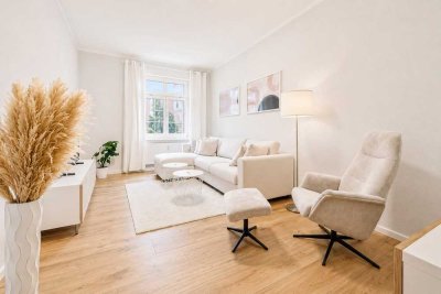 Neu sanierte & neu vollmöblierte 3-RW * neue EBK *Süd-Balkon* Bad mit Fenster + Wanne* zentral!