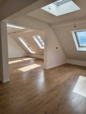 Charmante Dachgeschoss- Wohnung mit Wohlfühlfaktor, Wendenschloßstr. 131A