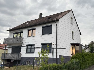 Modernisierte Wohnung mit drei Zimmern und Einbauküche in Durlangen