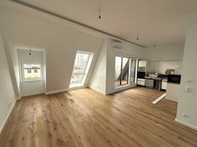 Penthouse in saniertem Altbau mit Blick auf Fernsehturm