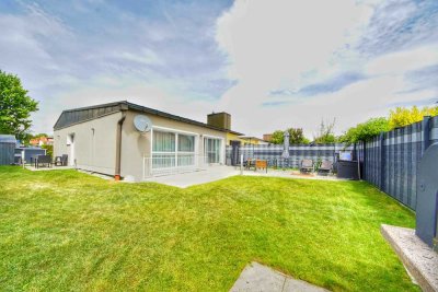 Stilvoller modernisierter Reiheneckbungalow mit Anbaugenehmigung