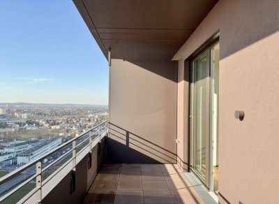 Schloßbergblick, Weitblick und Sauna – Hochwertige 2-Zimmer-Wohnung im 19. Obergeschoß