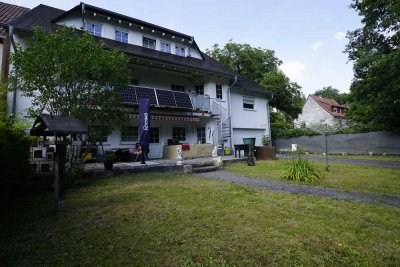 Große Räumlichkeiten, EFH mit ELW, Garten, Garagen.
