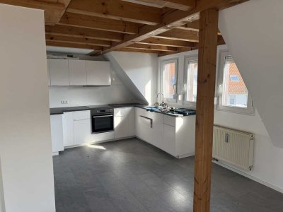 Erstbezug nach Sanierung mit EBK: Geschmackvolle 3,5-Raum-Dachgeschosswohnung in Unterensingen