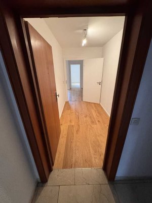 Erstbezug nach Sanierung: 3-Zi.-Wohnung mit Balkon in Rosenheim