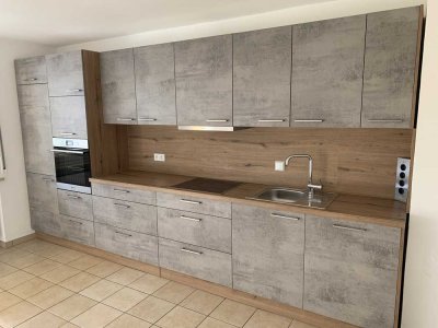 Freundliche und modernisierte 5,5-Raum-Wohnung mit gehobener Innenausstattung mit EBK in Hausen