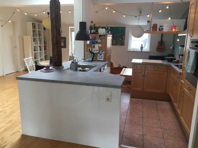 Attraktive 3-Zimmer Dachgeschosswohnung mit Balkon in Frankfurt Bornheim