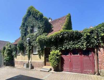Sanierungsbedürftiges Häuschen m. Altbau-Charme u. Remise