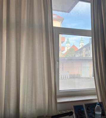 6 MINUTES from Isar Flaucher: Bright WG Room Available! �☀️