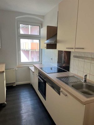 Schöne 3-Zimmerwohnung mit Laminat, EBK und Bad mit Wanne