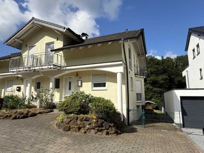 Platz für die ganze Familie! Doppelhaushälfte mit Garten und Einliegerwohnung
