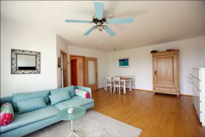 Helle & möblierte Wohnung, 2.5 Zimmer mit Balkon, Keller & Tiefgarage