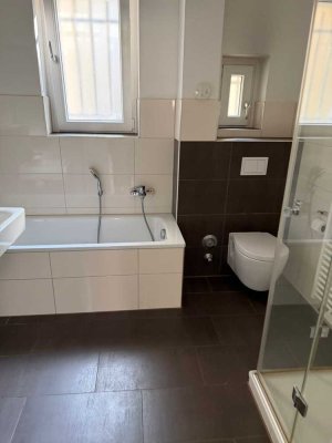 ** Moderne Altbauwohnung mit großer Wohnküche und tollem Dielenboden sucht neuen Bewohner  **