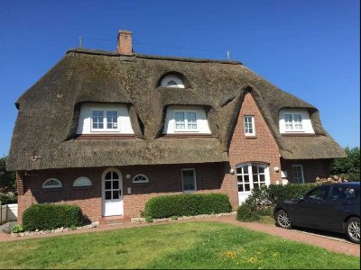 Reetdach, Nähe St-Peter-Ording, möblierte 2-Zimmer-EG-Wohnung mit Balkon und Einbauküche in Garding