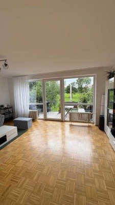 Helle 4 Zimmer Wohnung mit großem Balkon & Blick ins Grüne