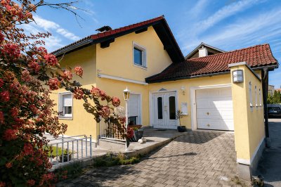 Provisionsfrei! Totalsaniertes Einfamilienhaus in Seekirchen am Wallersee | Garten &amp; 2 Garagen | Salzburg in 15 Min.