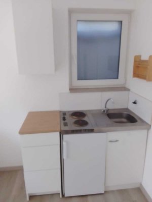 Stilvolle, modernisierte 2-Raum-Souterrain-Wohnung in Darmstadt - Eberstadt