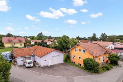 Vielseitiges Zweifamilienhaus mit Büro und Werkstatt bei Schlier