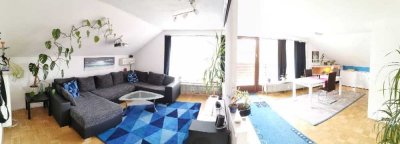 Gepflegte 3,5-Zimmer-DG-Wohnung mit Balkon und Einbauküche in Augsburg