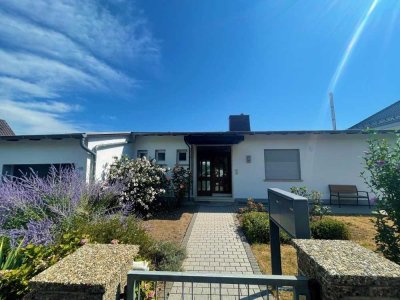 In netter Nachbarschaft! Super schönes, großzügiges und gut geschnittenes Bungalow-Haus mit Balko...