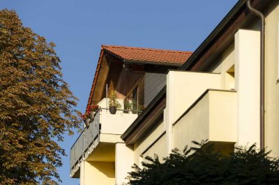 *MD-Buckau* Helle Dachgeschosswohnung mit moderner Einbauküche, Balkon & Tageslichtbad mit Wanne