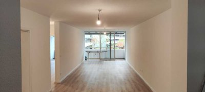 Frisch saniert: Helle 3-Zimmer-Wohnung mit Loggia direkt am Schloßpark Kerpen-Türnich