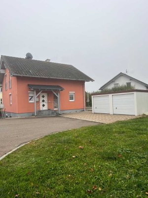 Neuwertiges 5-Raum-Einfamilienhaus in Münsingen, mit EBK - Balkon - 2 Terrassen - Garten und Kamin
