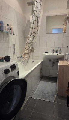 ***INNENSTADT-WEST-Nähe Westpark-WG-GEEIGNET- Helle Wohnung mit neuem Laminat-EBK möglich***